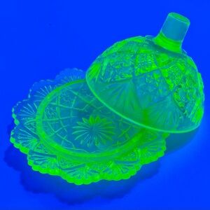 Pairpoint Stamped Uranium Glass Domed Trinket Dish. Collect part of US history!